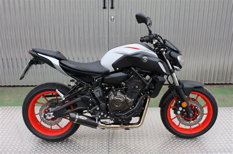 In order to fulfill that role, it is equipped with a top fairing with dual headlamps, tall windshield. Neumotorrad: Yamaha MT-07 Führerscheinaktion möglich ...