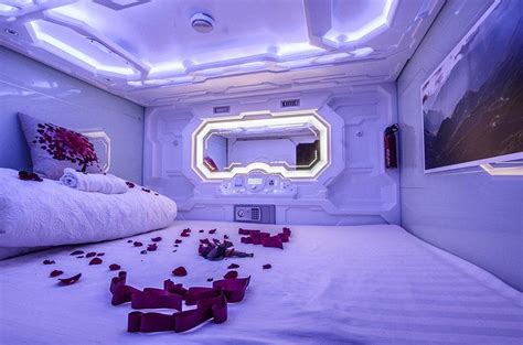 Make yourself at home in one of the 70 guestrooms featuring refrigerators and microwaves. Pengheng Space Capsules Hotel double bed capsule | Capsule hotel, Hotel
