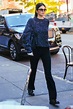 Kendall Jenner da con los jeans y zapatos chunky en clave elegante para ...