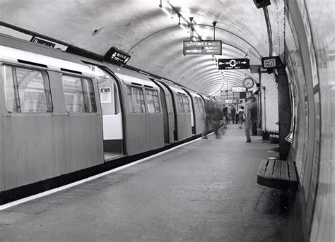 Bw Print A Train Of 1972 Mkii Tube Stock By Peter Wilson Jun 1978