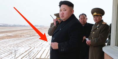 Kim jong un, 38, turned out to be a tyrannical dictator like his father and grandfather — and he's still mysterious. Kettingroker Kim Jong-un stak slechts één sigaret op ...