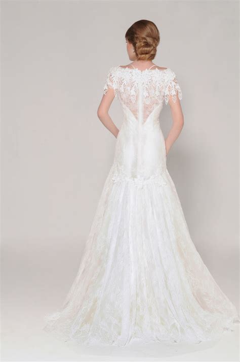 11 Super Stunning Lace Back Wedding Dresses