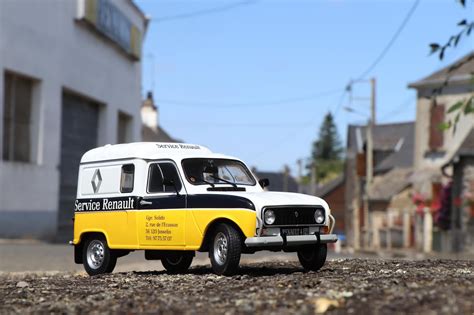 Deux Renault 4l Fourgonnette Disponibles Chez Solido à Léchelle 118