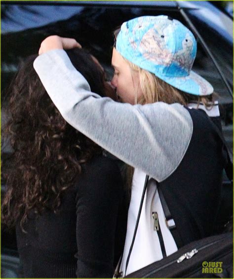 Cara Delevingne Michelle Rodriguez Kiss Passionately In Miami Photo Bikini Cara