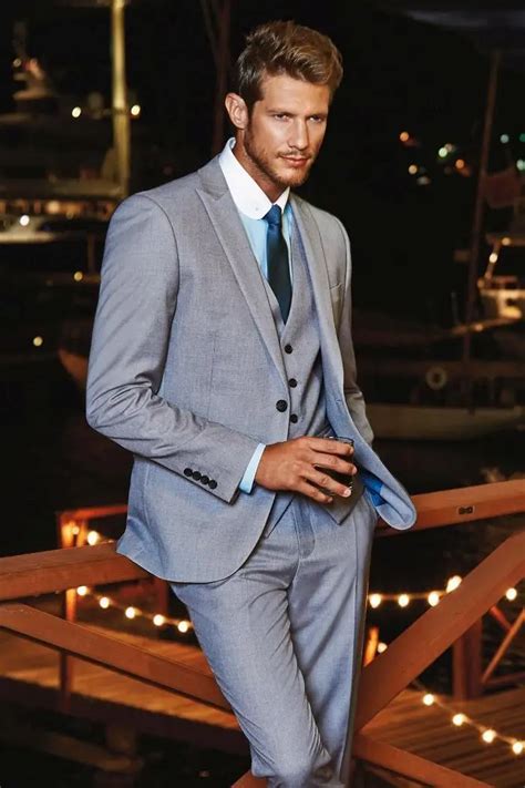 Custom Made Groom Tuxedos Light Grey Groomsmen Peak Lapel Suit Best Man Bridegroom Wedding Prom