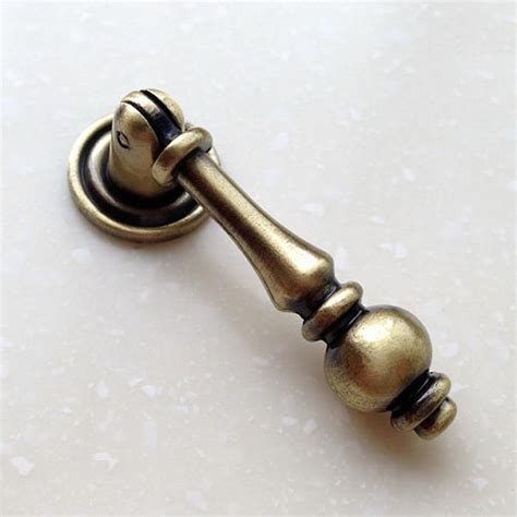 Alexander marchant cabinet pulls add high end style while upgrading your bathroom hardware, furniture, and kitchen. Aliexpress.com : Buy Vintage Look Dresser Drawer Pulls ...
