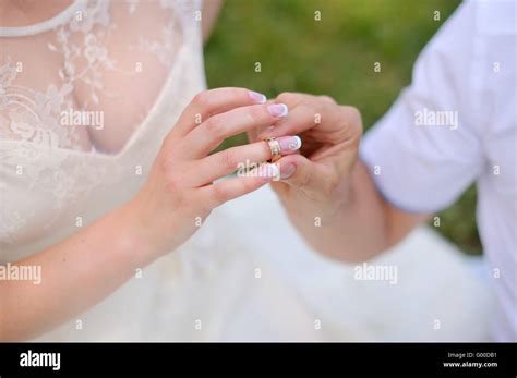 Groom Bride Isolated Hi Res Stock Photography And Images Alamy