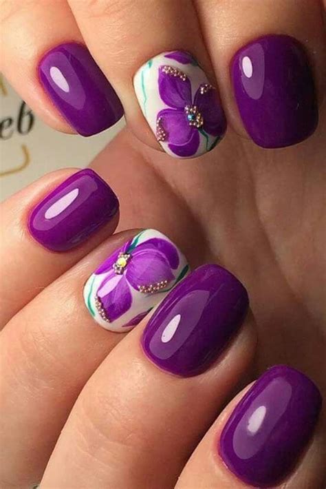 A flower nail art is an amazing way to welcome the beginning of fall. Ohhh Soo Pretty Luv'em | Nail art designs, Flower nails ...