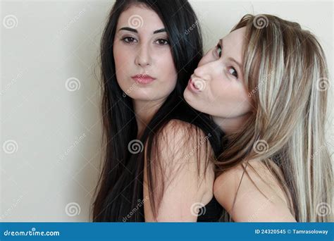 Baisers De Deux Femmes Image Stock Image Du Girlfriend