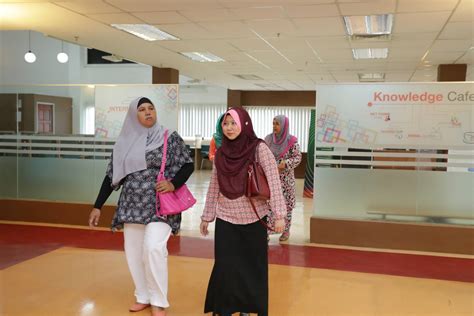 Buat anda yang sudah masuk usia 35 minggu hamil, ini masa yang sesuai untuk membuat pilihan hospital bersalin yang diinginkan. Lawatan dari Perpustakaan Hospital Kuala Lumpur - UPSI ...