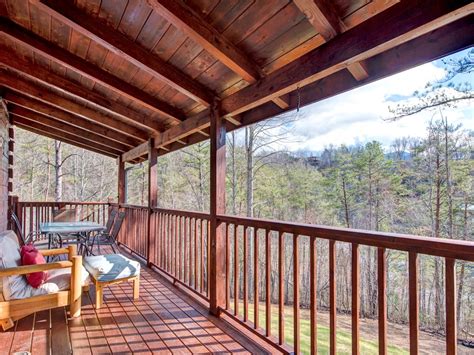 Camp in comfort and stay in one of the cozy hideaways offered by black bear cabins on 55 blackberry lane in cooksburg, pennsylvania. Black Bear Hideaway Cabin in Gatlinburg w/ 3 BR (Sleeps12)