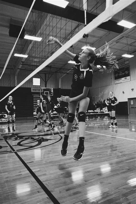 Pin By Charlize Ramos On Vball Volleyball Senior Pictures Volleyball Pictures Volleyball Photos