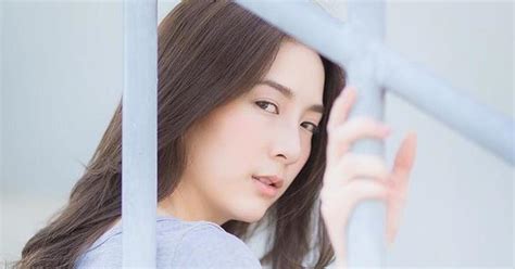 บุศรินทร์ วงศ์ลีลนนท์ ชื่อเล่น เกรซ (เกิดวันที่ 23 กันยายน 2540) เป็นนักแสดงหญิงและนางแบบ ชาวไทยเริ่มเข้าสู่วงบันเทิงจากเวทีการประกวดมิสทีนไทย. เกรซ ชลิตา ติดตามข่าว เกรซ ชลิตา โสตถิวันวงศ์