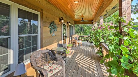 The decks are overlooking thousands of acres of the shawnee national forest in southern illinois. Where to find cabins in the Shawnee National Forest | Vrbo