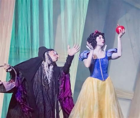 Snow White With The Apple From The Witch Green Bay Wi February 10 Snow Whit Affiliate