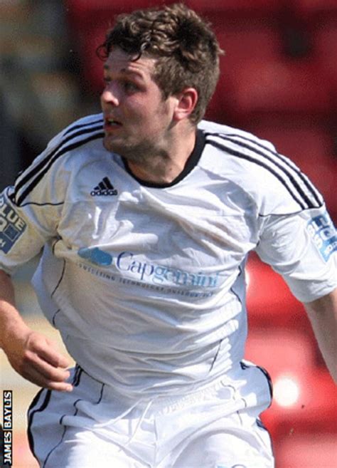 Afc Telford Striker Andy Brown Set To Stay At Nuneaton Bbc Sport