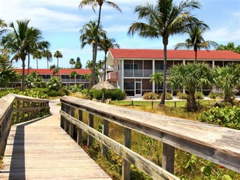 The inn's 93 guestrooms provide two queens or one king bed with small kitchenettes with. Sanibel Inn vacation deals - Lowest Prices, Promotions ...