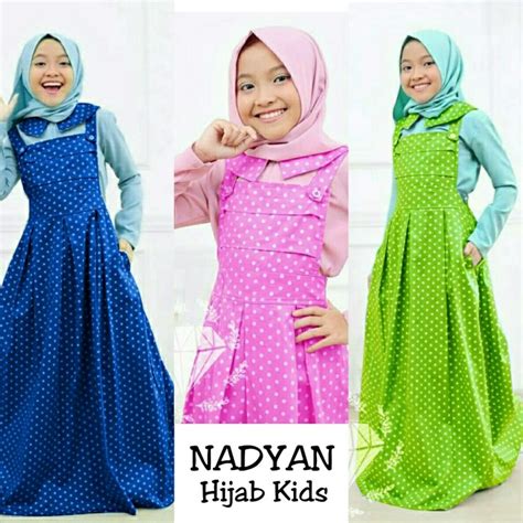 Apa yang mereka kenakan tidak jarang menjadi trend di pasaran. Baju Muslim Anak Umur 12 Tahun - Trend Busana Kekinian