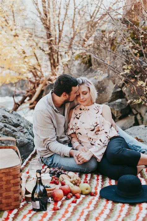 riverside picnic engagement in spokane apple brides picnic engagement picnic photoshoot