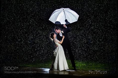 30 Photos Of Newlyweds Who Made It Through The Rain