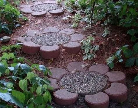 Newest Stepping Stone Pathway Ideas For Your Garden 05 Lovahomy