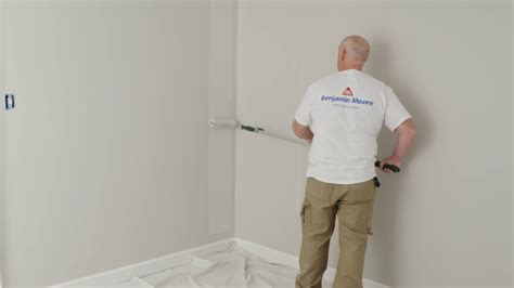 Colores de pintura para interior que aumentan la sensación de amplitud. ¿Cómo pintar las paredes con rodillo? | Benjamin Moore ...