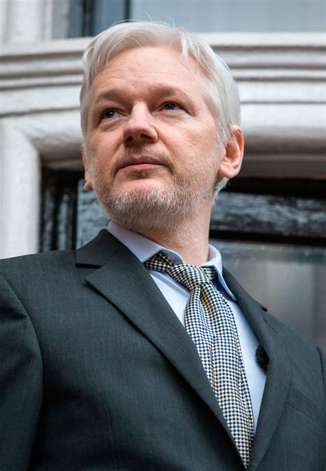 Wikileaks Founder Julian Assange Has Internet Cut Off By Ecuador Deadline