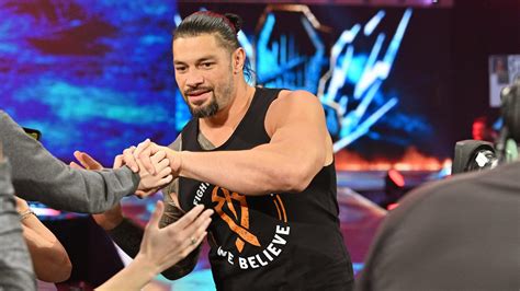 Roman Reigns Regresa A Wwe Raw Feb 25 2019 Wwe