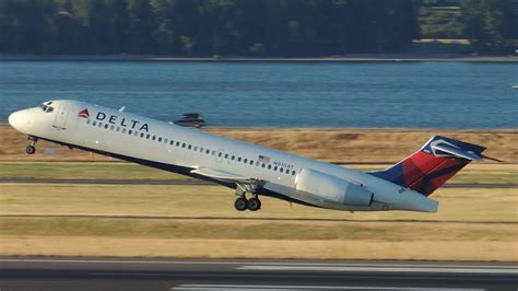 Delta Airlines Boeing 717 200 N910at Takeoff From Pdx Youtube