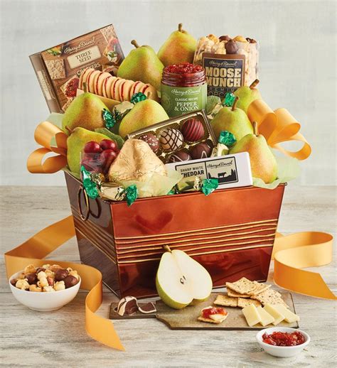 The best gifts are food gifts, so we lined up the most delicious food baskets that your loved ones will adore—from pasta to bagels, hot sauce and ice creams. Deluxe Favorites Gift Basket | Food Gift Baskets | Harry & David