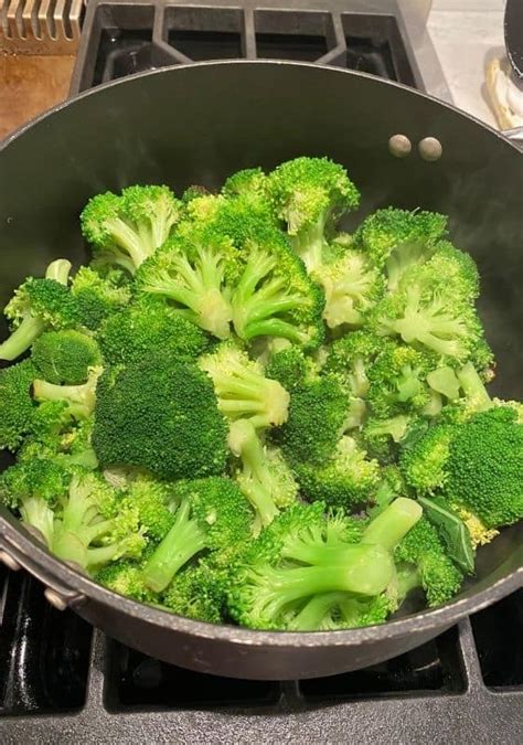 How To Steam Broccoli Without A Steamer Becentsational