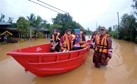 Checking out the level 51 showroom in malaysia level 51 website: Terengganu Floods: More Than 10,000 People Seeking Refuge ...