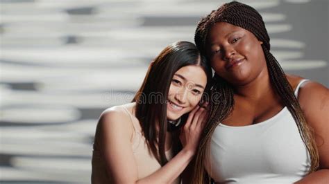 Curvy Skinny Interracial Models Filming Body Positivity Ad Stock Video Video Of Skin Skinny