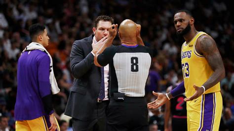 Lebron James Scores 51 Points Lakers Roll Past Heat 113 97