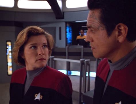 Addicted To Star Trek Episode Review Hunters Voyager Season 4