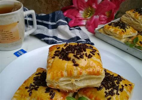 In some countries, bananas used for cooking may be called plantains, distinguishing them from dessert bananas. Resep Choco banana puff pastry oleh iishvara - Cookpad