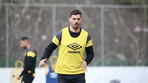 שלומי אזולאי‎, born 18 october 1989) is an israeli footballer who plays for hapoel tel aviv. אזולאי: "הקהל תמיד ממלא את המושבה". לוי: "זה באמת מאני ...