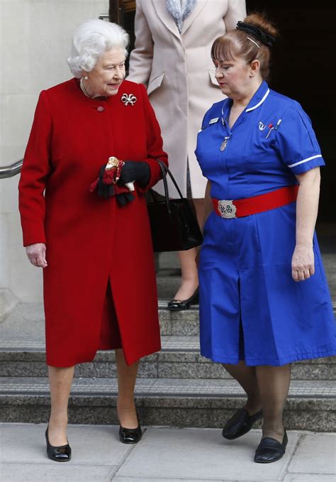 queen elizabeth leaves the hospital