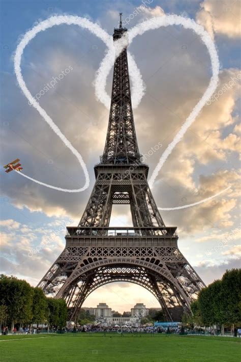 Parijs Eiffeltoren Liefde Concept — Stockfoto © Sdecoret 63327477