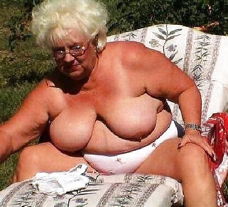 Older Women Naked Outdoor Adult Photos