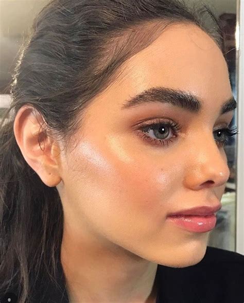 Pin By Les Eclaireuses On Glow Girl Glowing Makeup Natural Glowy