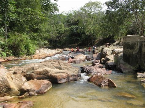 Kami sekeluarga mula mandi di lubuk timah pada awal tahun 2000 lagi. cavingliz non-cave albums: hot springs Simpang Pulai