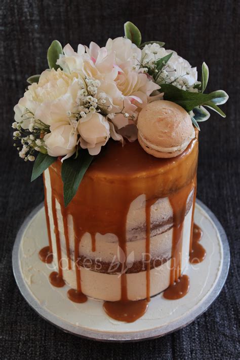 This simple birthday cake tastes like it was made in a bakery. Birthday cake Photos | Cakes by Paulie