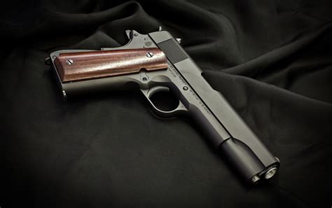 Guns And Weapons Colt M1911