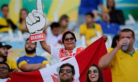 Lapadula y carillo en el ataque, sin embargo, el bloque defensivo de brasil fue contundente. Brasil derrota o Peru e conquista a Copa América no ...
