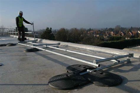 Versirail guardrail roof railing solutions are designed to be easily assembled on the roof surface without penetrating the roof membrane. Folding roof guardrail system - Simplified Safety