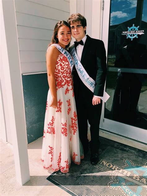 5 Tips To Make Your Date Feel Comfortable At Prom