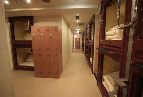 This capsule hotel is located near the odaiba area, a recently developed island in the bay of tokyo. Capsule Hotel Oak Hostel Cabin, Tokyo: the best offers with Destinia