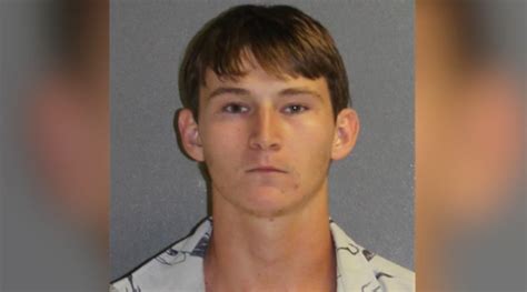 18 Year Old Fl Resident Arrested After Yelling Racist Taunts And Threatening 2 Women With