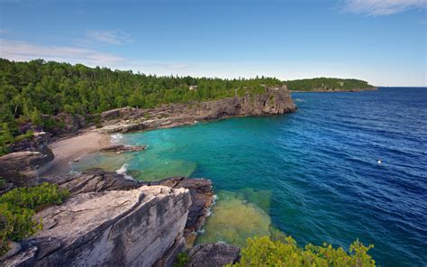 A lake, lake ontario, between ontario province and new york state. Beaches in Ontario - Swim Guide